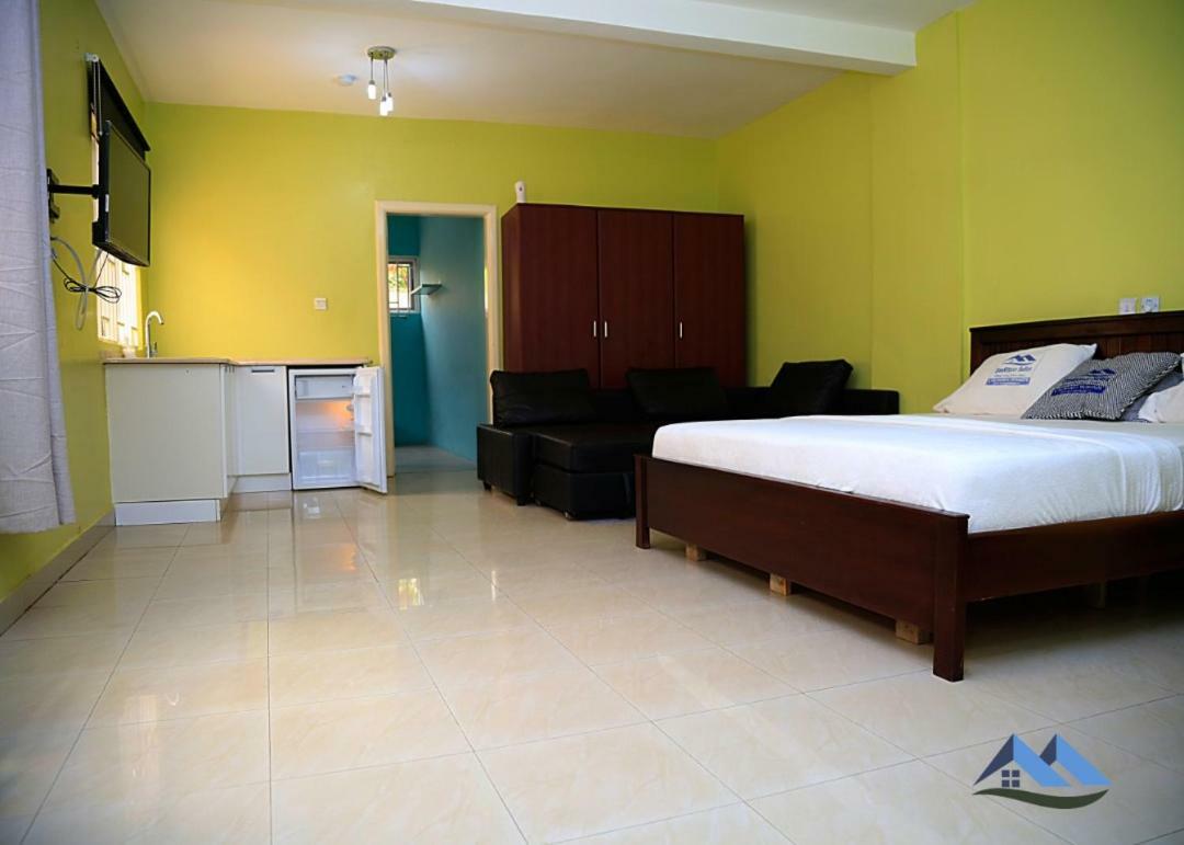 Danritzcer Suites Accra Exterior photo