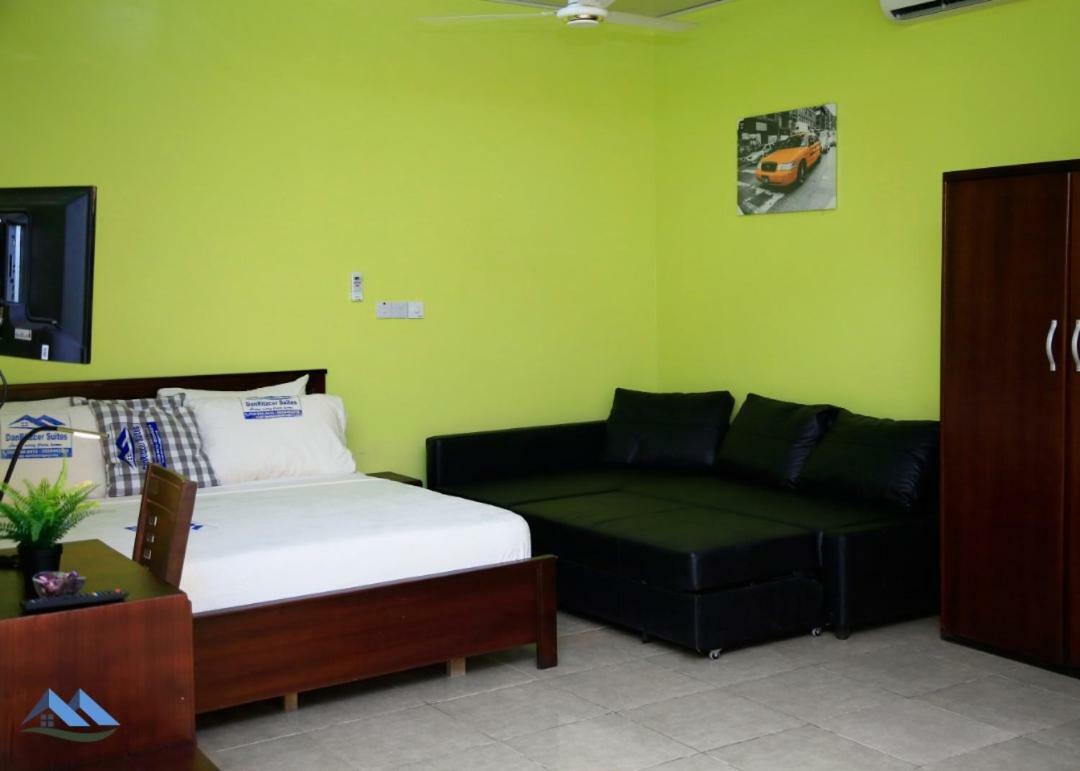 Danritzcer Suites Accra Exterior photo